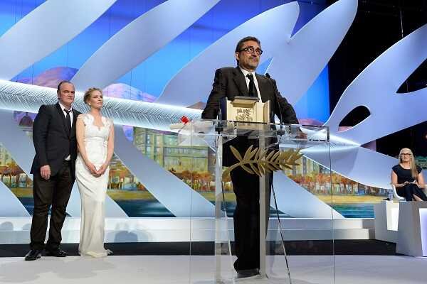 67. Cannes Film Festivalinde Altin Palmiye Odulunu Alan Nuri Bilge Ceylan ile Odulu Takdim Eden Quentin Tarantino ve Uma Thurman