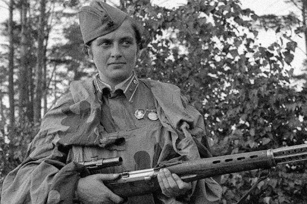 Keskin Nişancı Lyudmila Pavlichenko