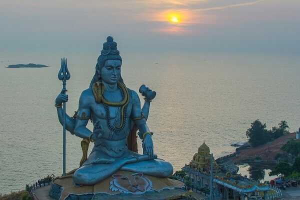 Shiva (Şiva) Betimleyen Heykel