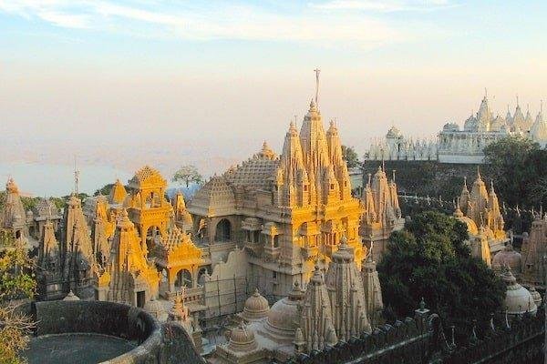 Caynistlerin Hac Merkezlerinden Biri Olan Palitana'daki Tapınaklar