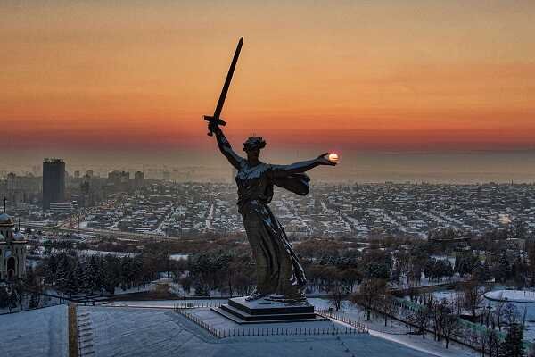 'The Motherland Calls' Heykeli