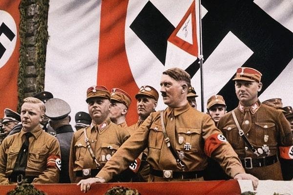 Adolf Hitler Kimdir