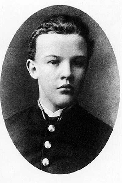 Vladimir Leninin Gencligi