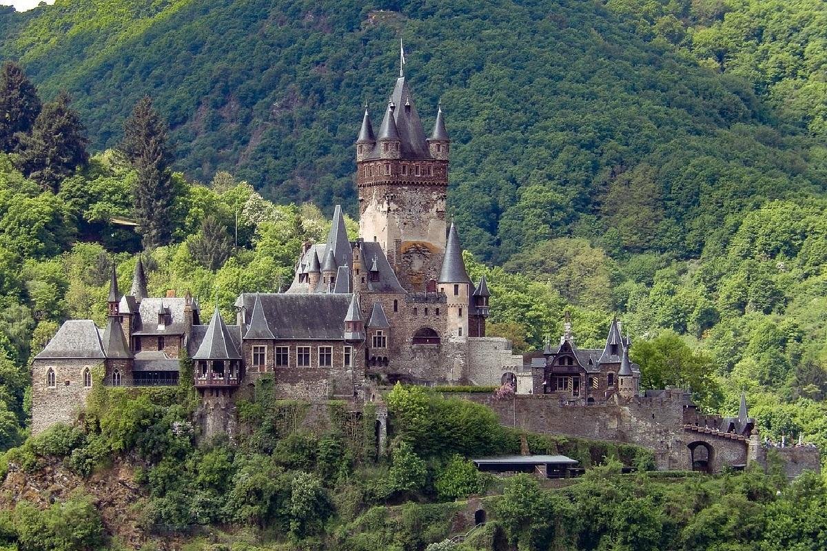 Reichsburg Şatosu